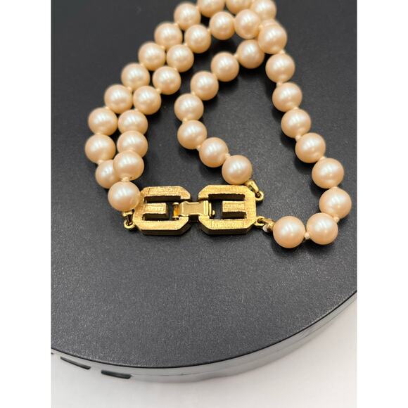 Givenchy Signed Double Strand 6mm Faux Pearl Gold Tone Logo Clasp Bracelet 1977 - Picture 8 of 8